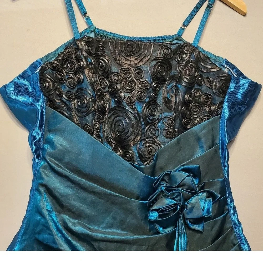 VTG Y2K Prom Dress Juniors Medium Iridescent Blue Metallic Rosette Ruffle Fairy